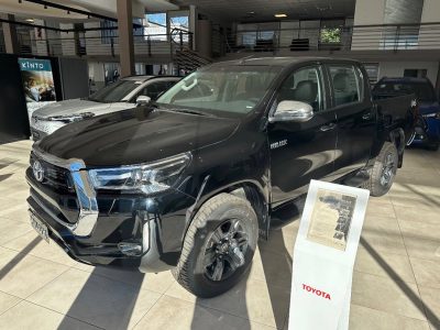 Toyota Hilux Srv 4x4 2.8 4x4 at