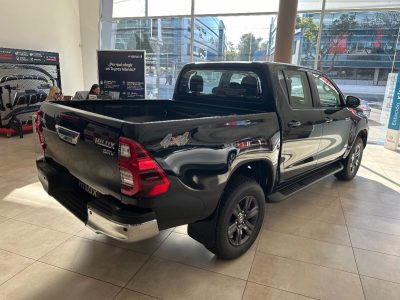 Toyota Hilux Srv 4x4 2.8 4x4 at