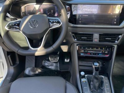Volkswagen Taos Highline 250 Bi Tono Tsi At